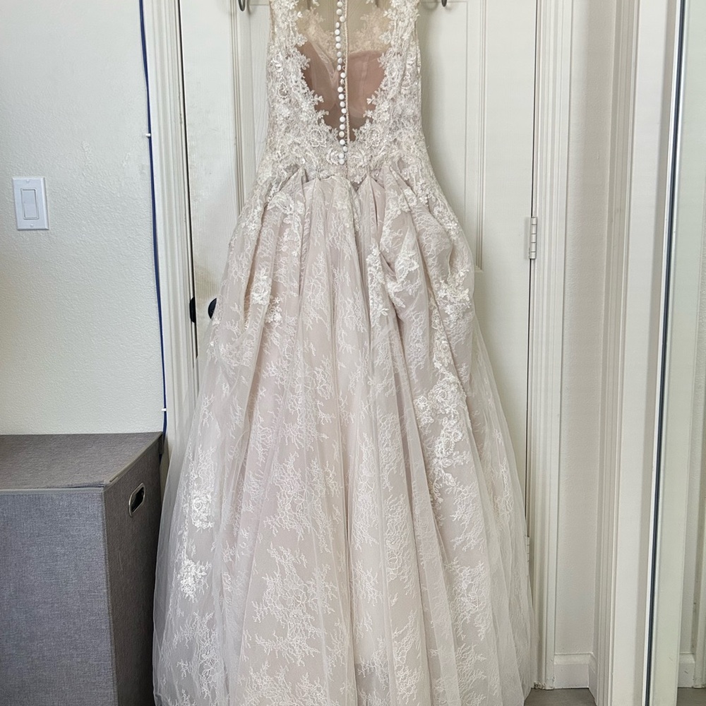Essence of Australia Elegant Lace Wedding Dress in White - Picture 9 of 9
